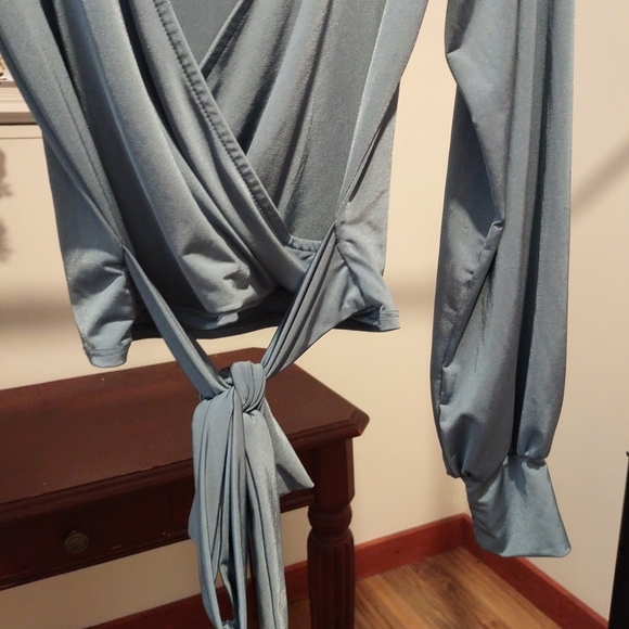 Sexy Women's Cropped Tops Large With Solid Front Tie - Picture 2 of 13